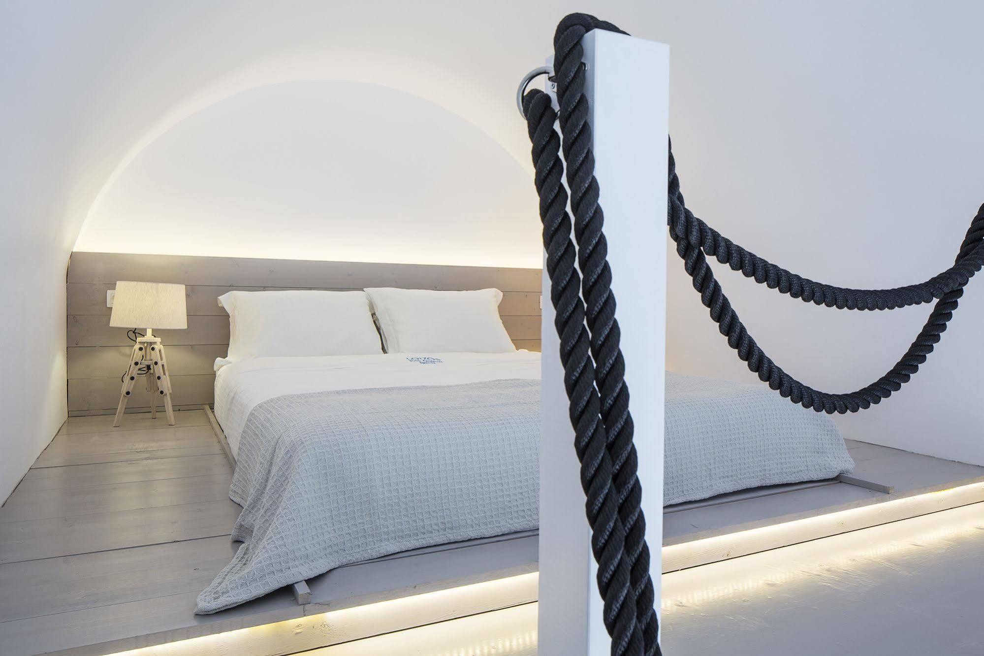 Loizos Stylish Residences Fira  Extérieur photo